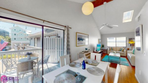 Beach Road Condo, Private Deck, Siesta Key Village and Beach Walkable